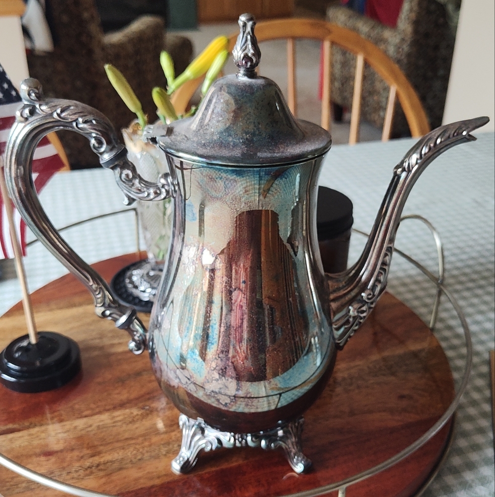 Vintage Oneida Silverplate Teapot